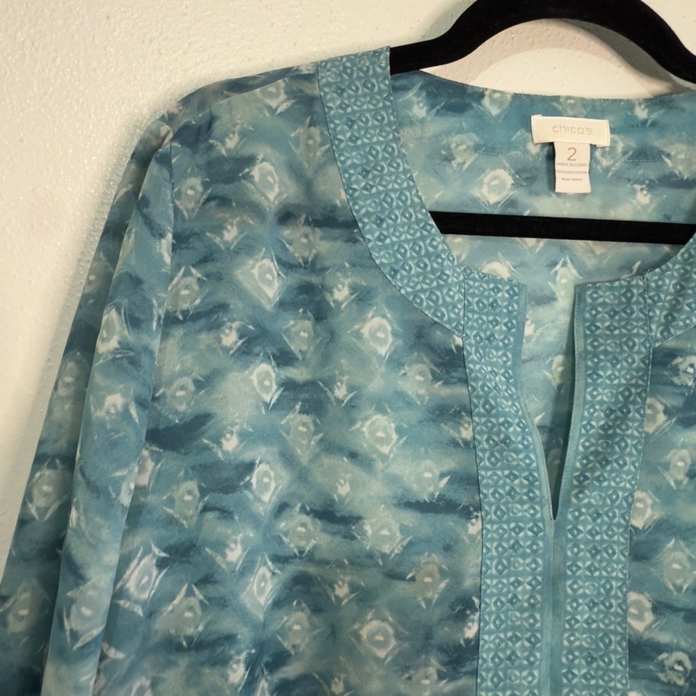 Chico's Sky Blue/White Patterned V-Neck Top w/three quarter sleeves. Sz 2. - Picture 2 of 5